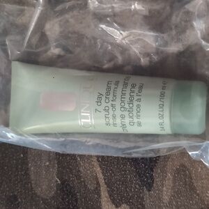 Clinique Exfoliating Scrub in Light Green Tube New Never Opened